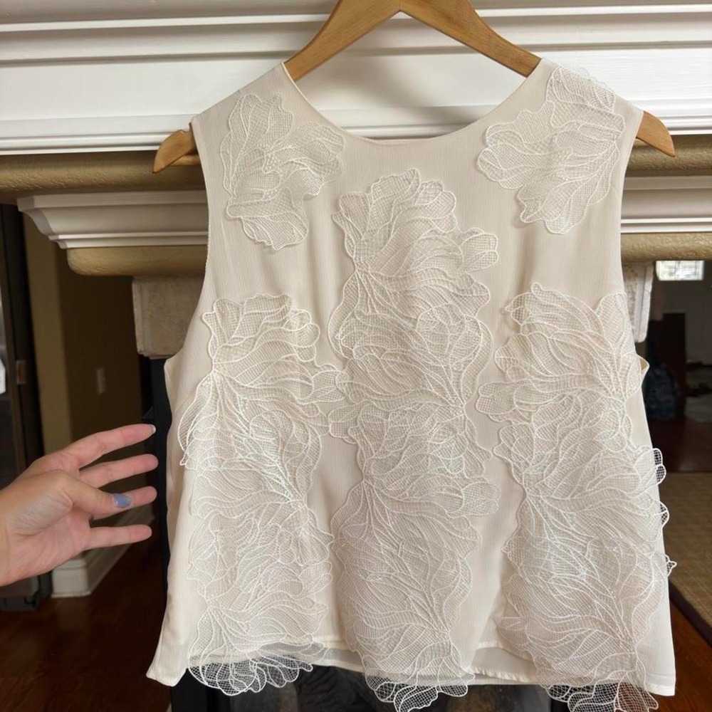 Coco Bleu New York white cream lace aplique sleeveless blouse chic corporate M